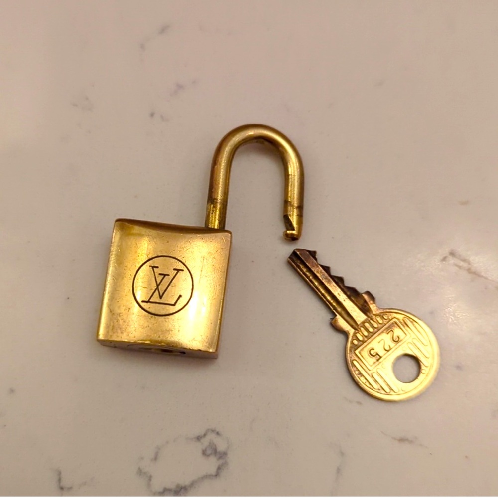 LOUIS VUITTON lock and key 🔐 #225 LV